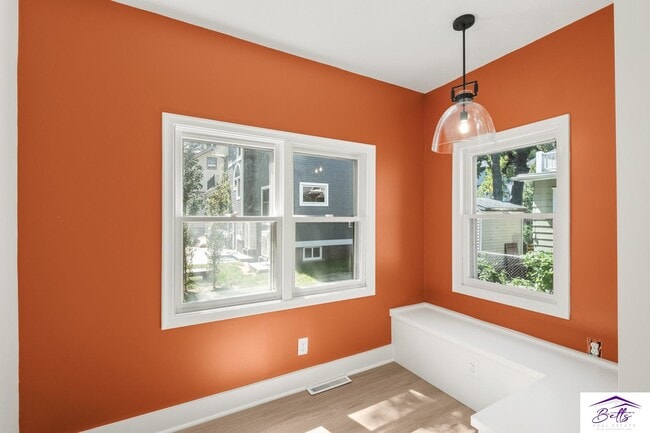 Building Photo - Wowza!