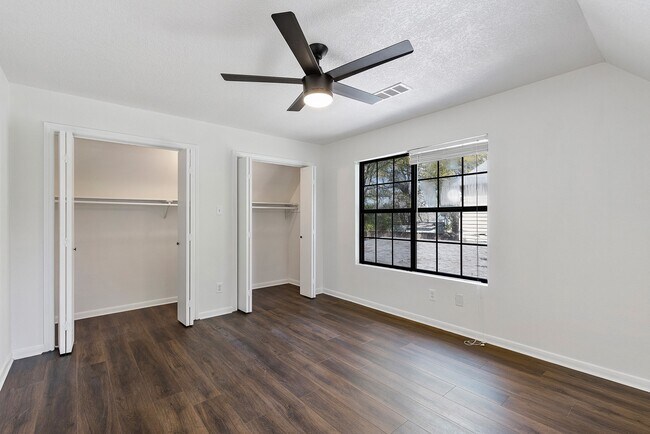 Building Photo - 504 Percival St