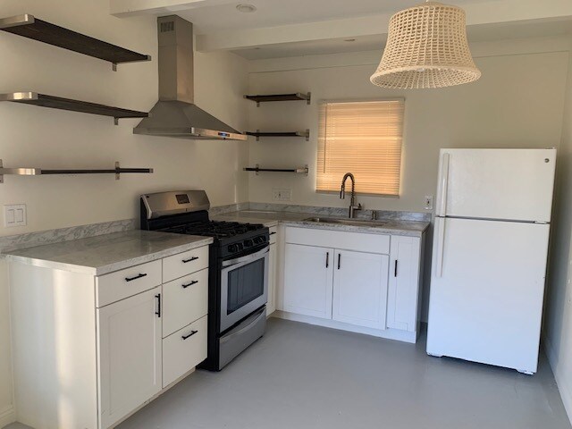 Kitchen - 222 Gull St