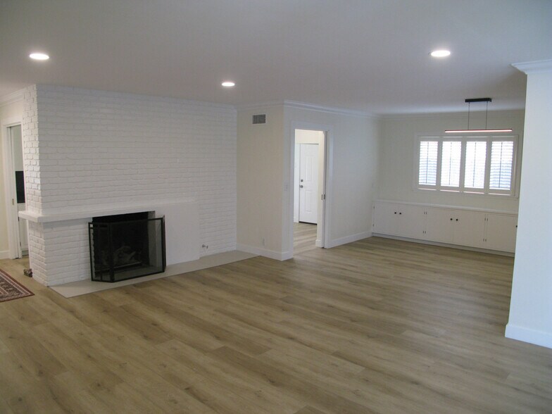 Building Photo - 5137 E Vista Hermosa St