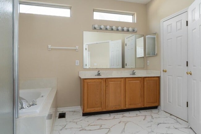 Building Photo - 6117 Wynford Dr