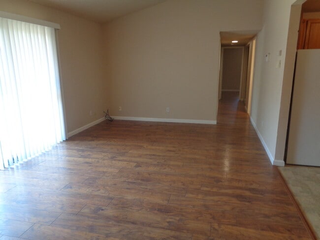 Building Photo - 1518 Upland Dr