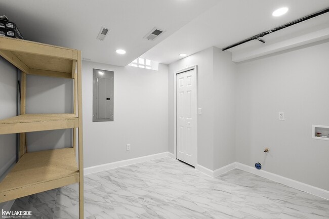 Building Photo - 46267 Terrace Dr