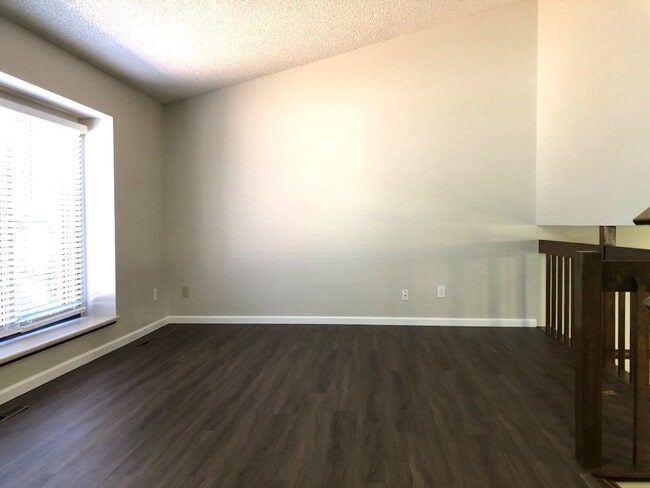 Building Photo - 3 Bed/2bath Single Family Home in Parkwood East