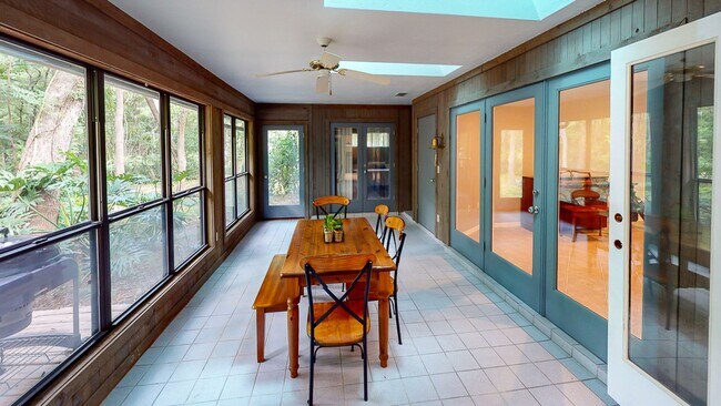 Building Photo - Park Avenue- 4 Bedroom/3 Bath - BEAUTIFUL!