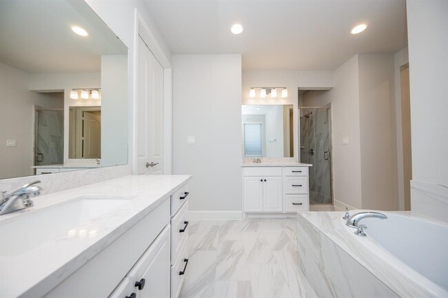 Building Photo - 29819 Breezy Pnes Lp