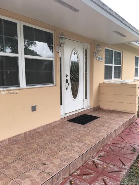 Building Photo - 5001 SW 96th Ave