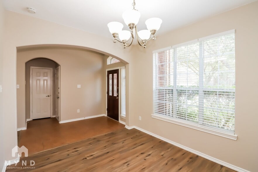 Building Photo - 4914 Forest Hurst Dr