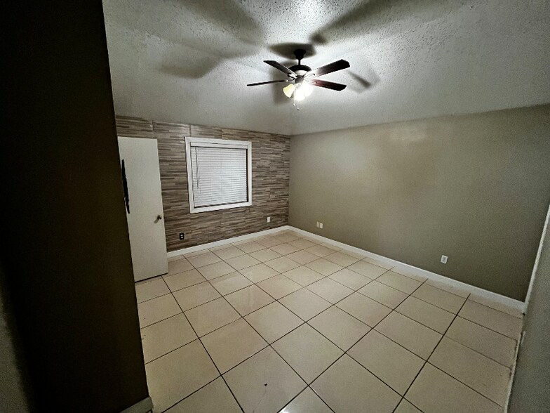 Building Photo - 11350 Jarbo Pass Dr
