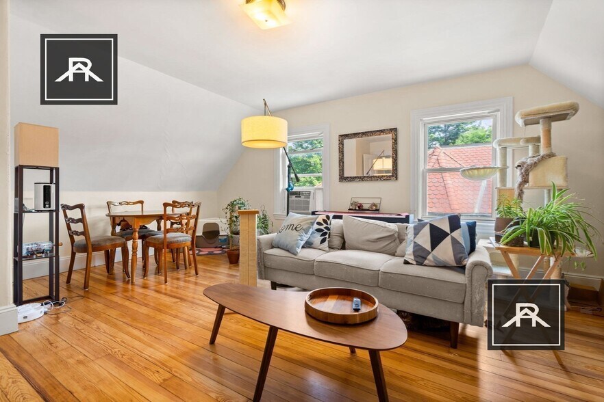 Building Photo - 36 Willow St