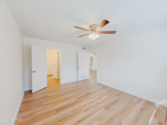 Building Photo - 2533 E Wagoner Rd