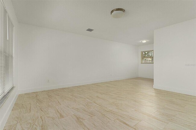 Building Photo - 810 Oregon Ave