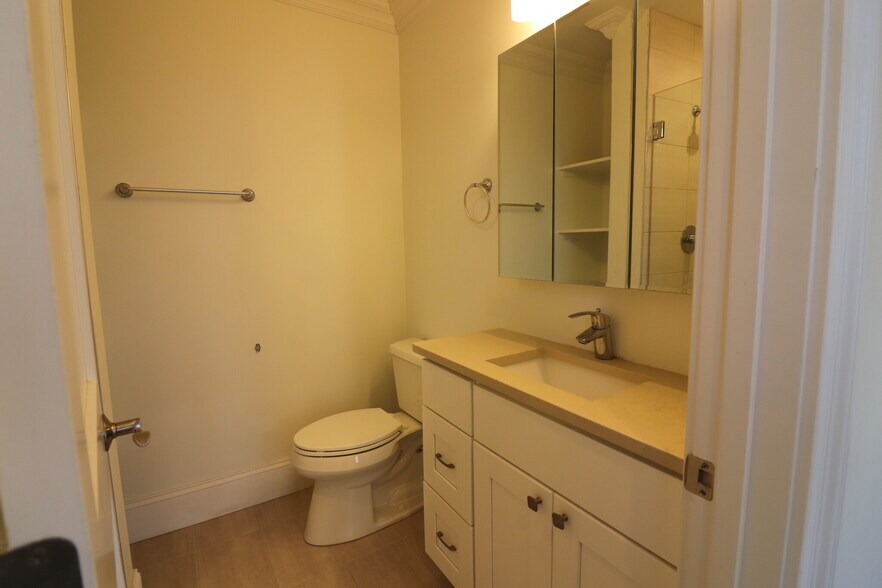 Building Photo - 140 Minden St