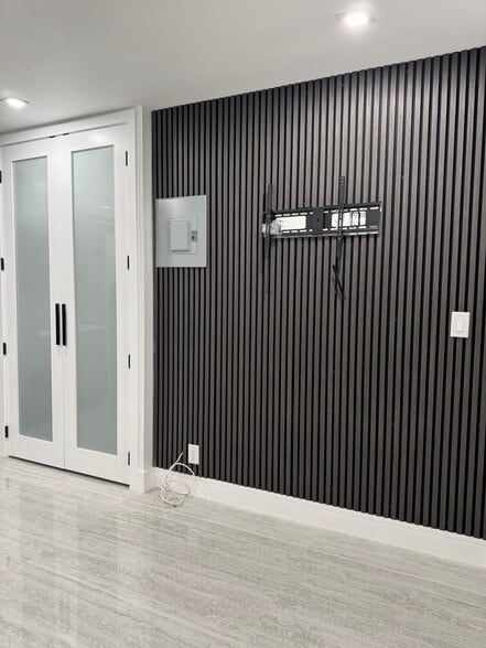 Building Photo - 125 NE 30th Ct