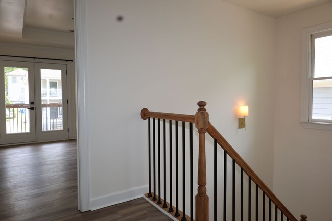Building Photo - 3 Bedroom Single Family Home (Newly Renova...