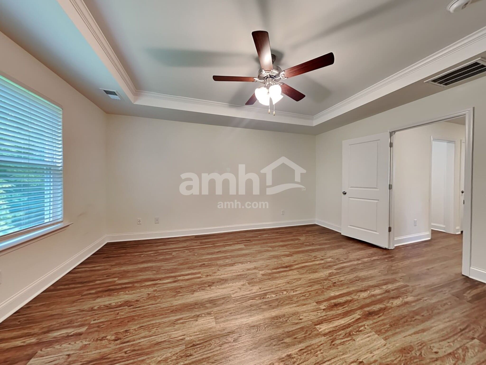 Building Photo - 418 E Main St