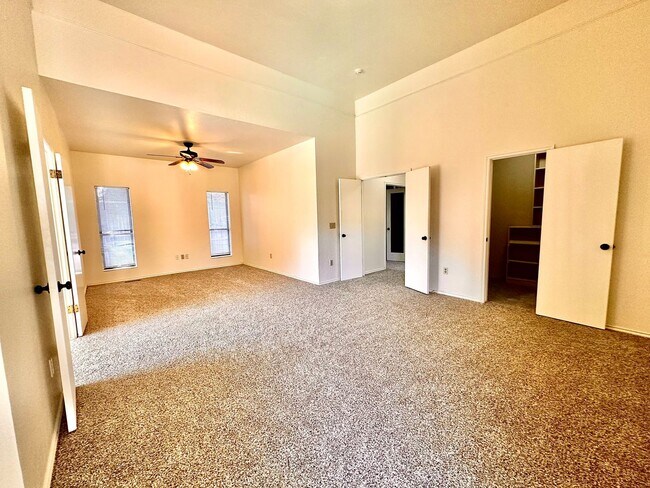 Building Photo - Spacious 4 Bed in Deer Creek - Move in Deposit-Free!(If Qualified)