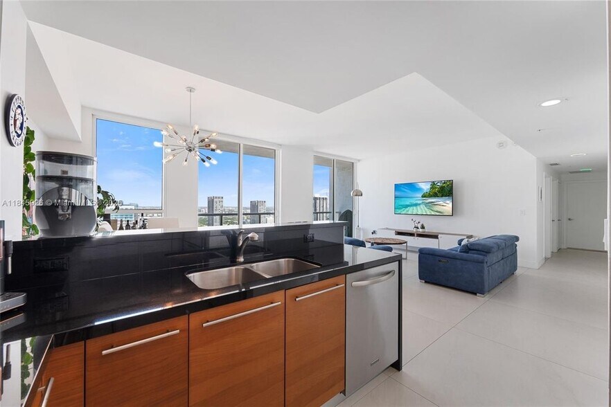 Building Photo - 253 NE 2nd St