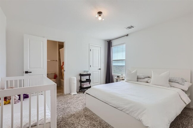 Building Photo - 213 Majestic Cedar Dr