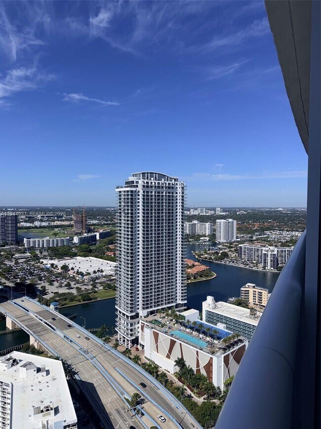 Building Photo - 1800 S Ocean Dr