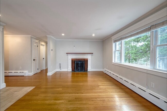 Building Photo - 314 Central St