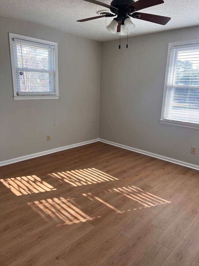 Building Photo - Adorable Ranch in Evans close to all schools