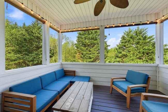 Building Photo - Stunning 4BR Home in Cascade Falls – Modern Upgrades & EV Ready!