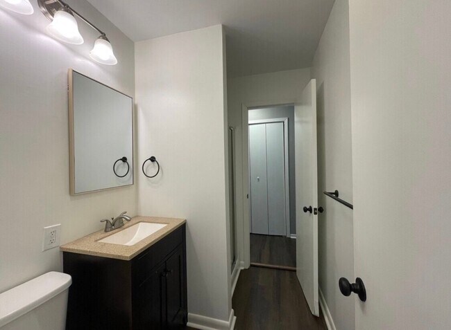 Building Photo - 206 Challenger St