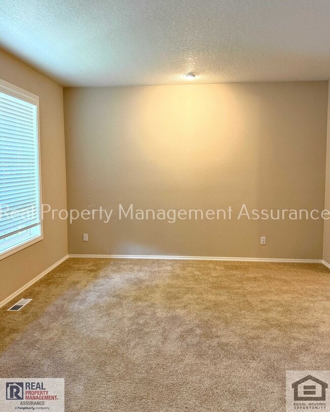 Building Photo - 13611 NW Stonebridge Dr