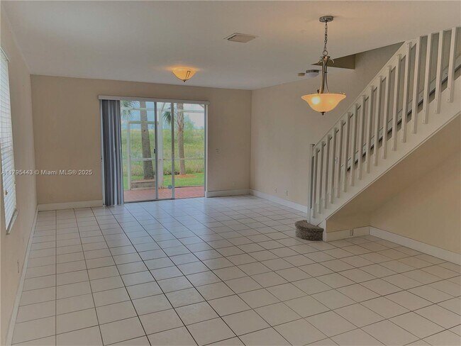 Building Photo - 2313 Pasadena Way