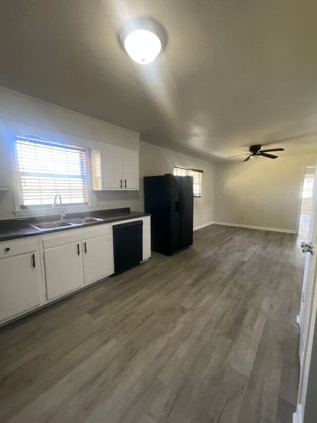 Building Photo - 5314 Morganton Rd