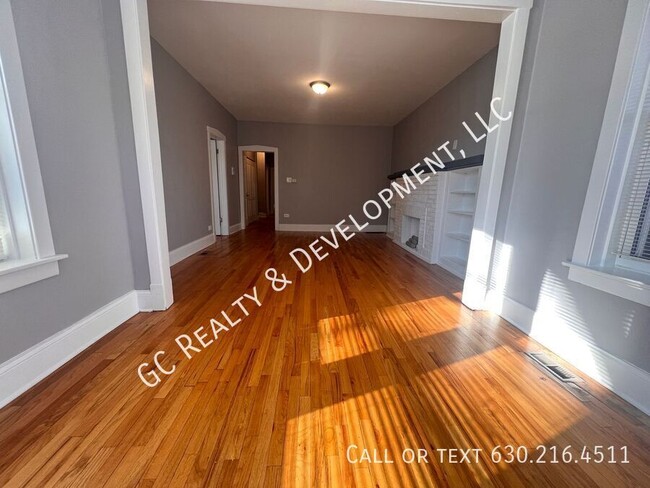 Building Photo - *** ALBANY PARK / 4 BEDROOM - 2 BATH / ONS...