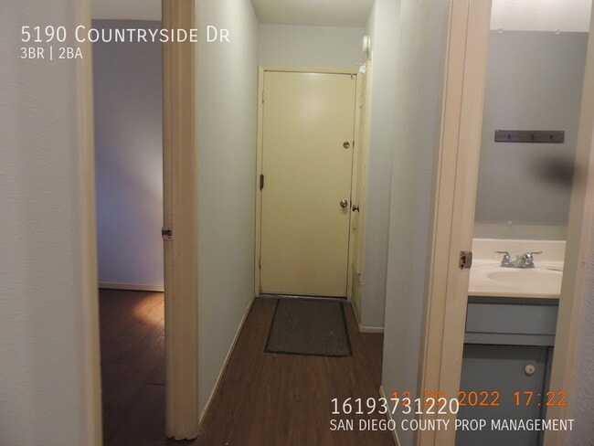 Building Photo - 5190 Countryside Dr