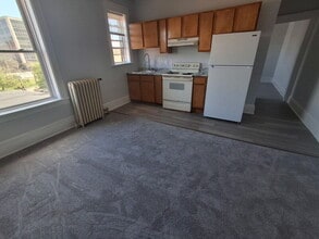 Building Photo - 210 Main St