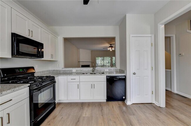 Building Photo - 2026 Merrimont Way