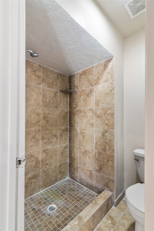 Building Photo - 22115 Fincastle Dr