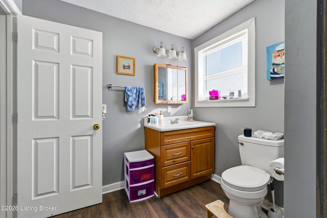 Building Photo - 924 Burton Ave