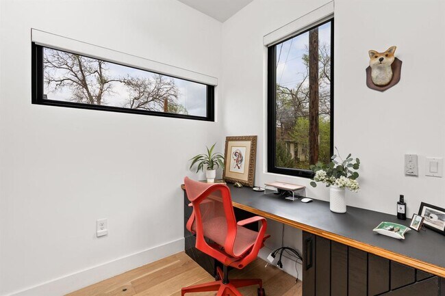 Building Photo - 1502 Waller St