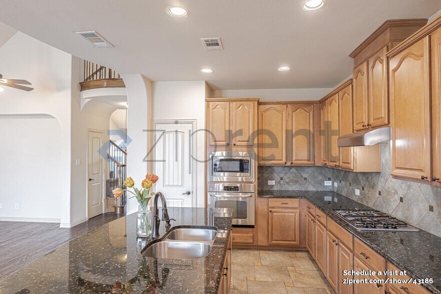 Building Photo - 13977 Valley Mills Dr