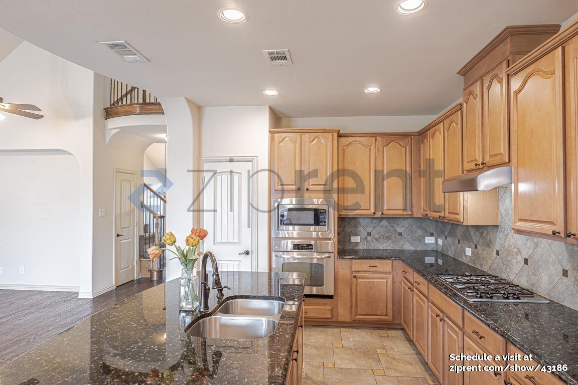 Building Photo - 13977 Valley Mills Dr