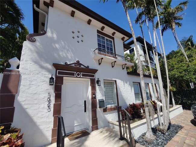 Building Photo - 1823 S Bayshore Ln