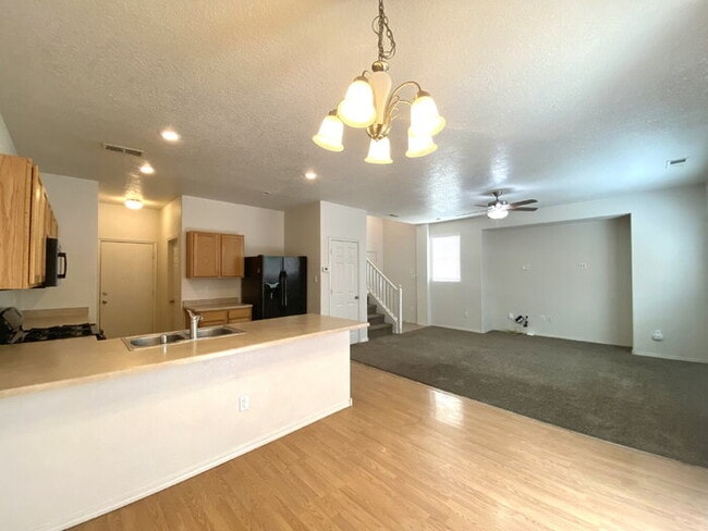 Building Photo - GATED COMMUNITY - 2 Story Townhouse - All BR Upper Level
