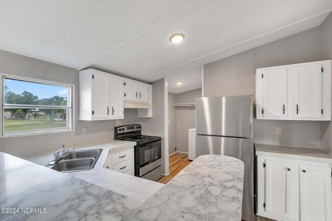 Building Photo - 185 Paradise Ln