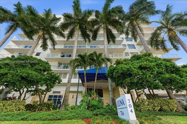 Building Photo - 704 N Ocean Blvd