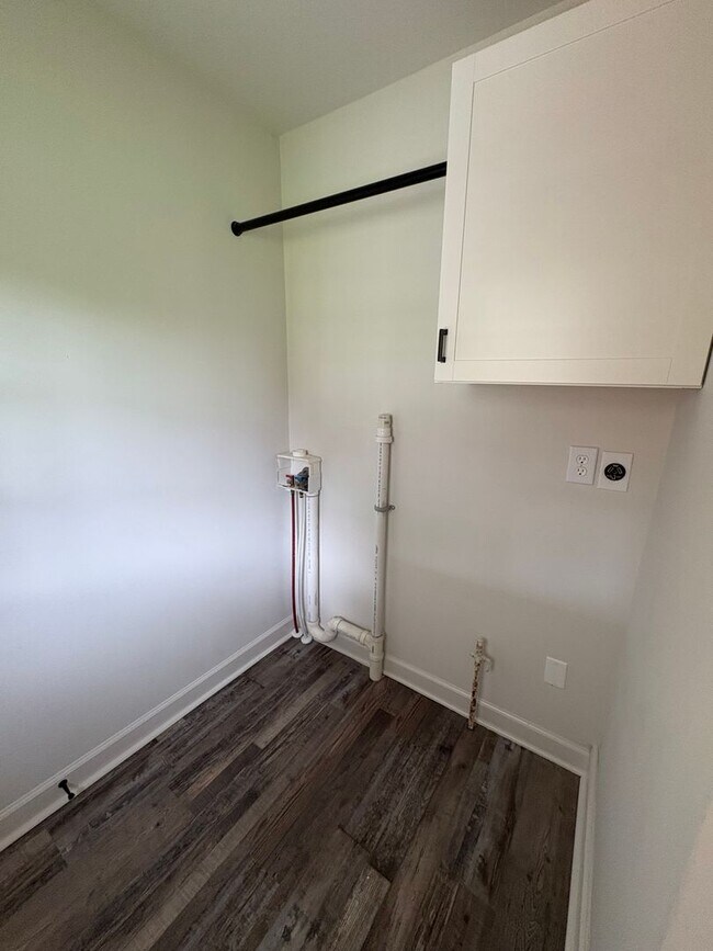 Building Photo - 506 Watson Ave