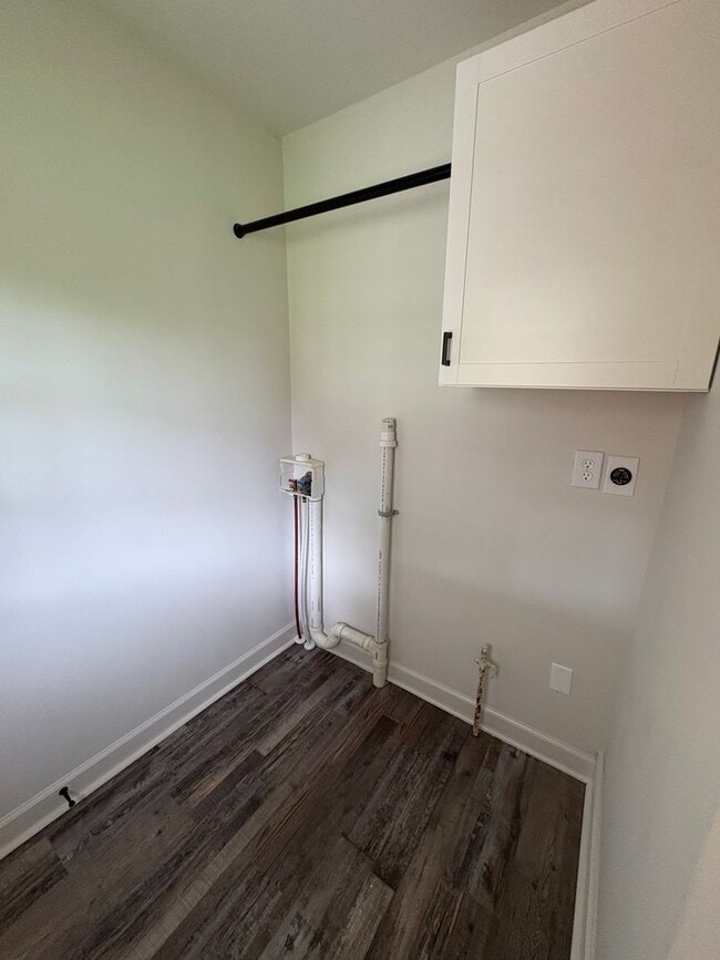 Building Photo - Charming 2BR/1BA Home