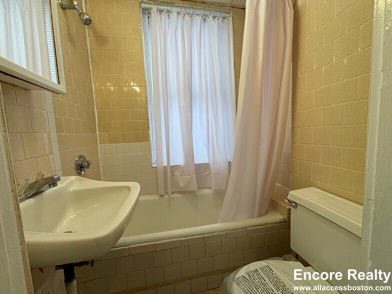 Building Photo - 44A Joy St