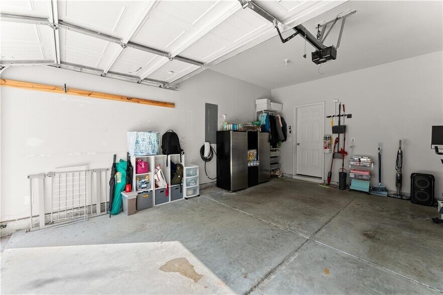 Building Photo - 3367 Abbey Way