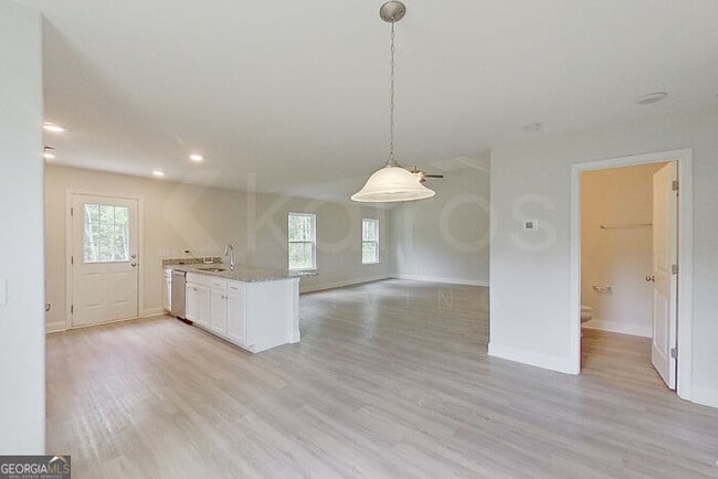 Building Photo - 223 Western Red Cedar Dr