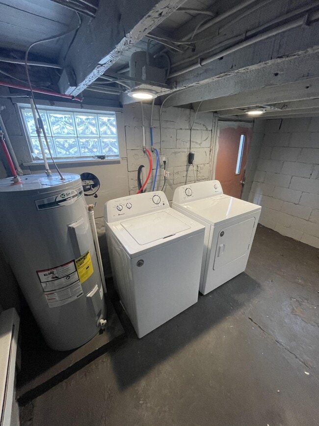 Building Photo - 628 Sidney St